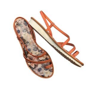 Donald Pliner Roland Patent Sandal, size 8, Sherbert